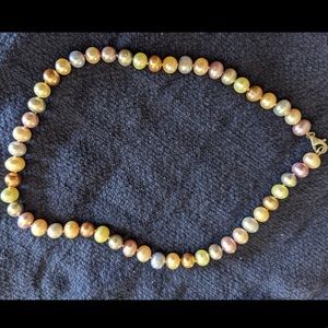NWOT colorful pearl necklace